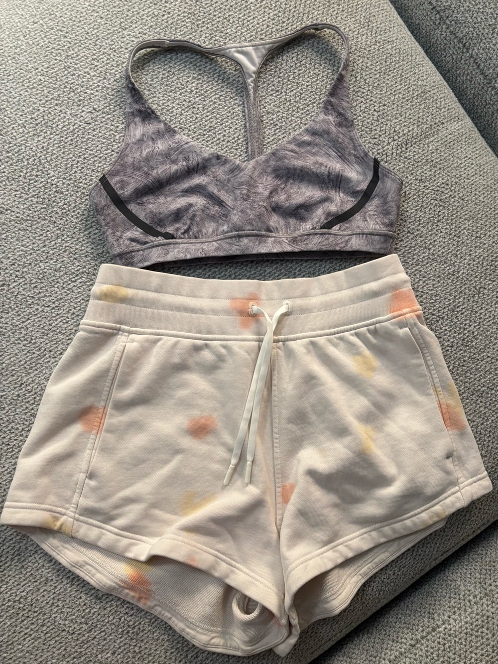 Bundle of size 6 lululemon Sports Bra & Cream Tie-Dye Lounge Short Set
